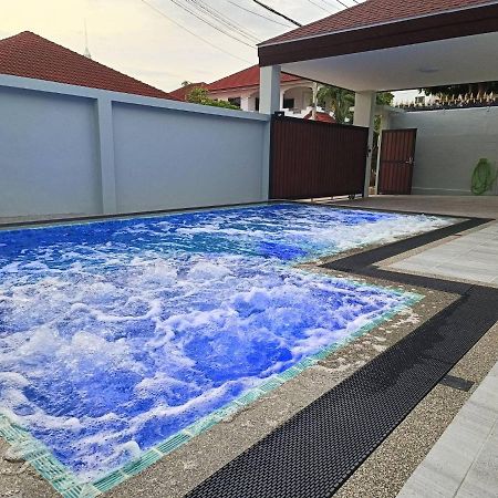 Private Pool Villa With Jacuzzi At Royal Park Village - Walk To The Beach - 6 People - Max 3 Males (Adults Only) Джомтьен Экстерьер фото