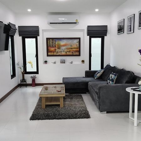 Private Pool Villa With Jacuzzi At Royal Park Village - Walk To The Beach - 6 People - Max 3 Males (Adults Only) Джомтьен Экстерьер фото