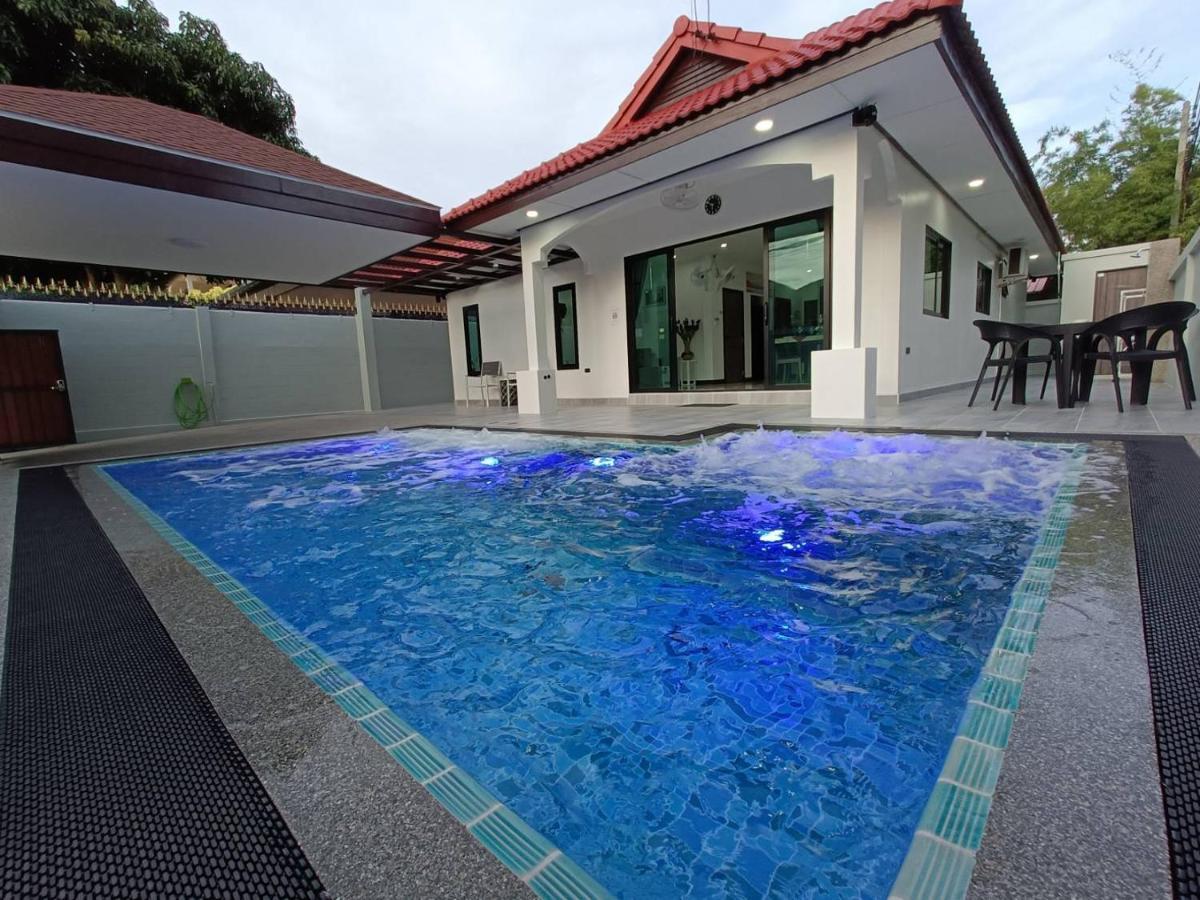 Private Pool Villa With Jacuzzi At Royal Park Village - Walk To The Beach - 6 People - Max 3 Males (Adults Only) Джомтьен Экстерьер фото