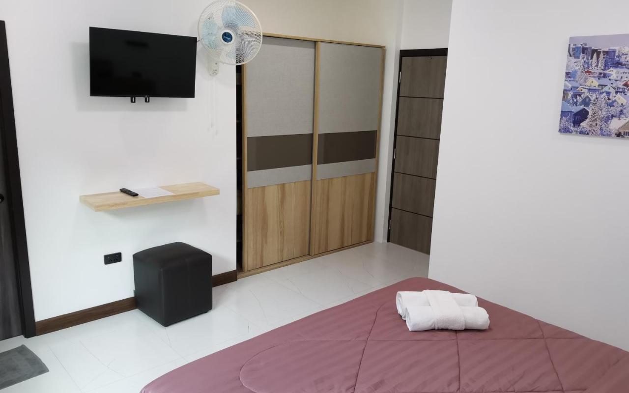Private Pool Villa With Jacuzzi At Royal Park Village - Walk To The Beach - 6 People - Max 3 Males (Adults Only) Джомтьен Экстерьер фото